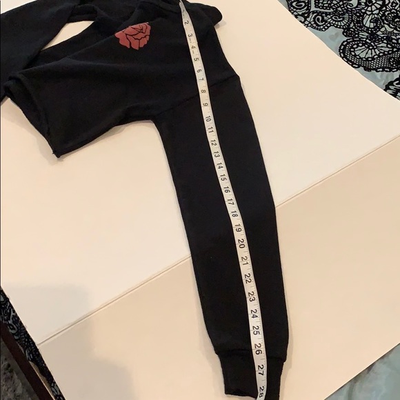 3/$25 Fashion Nova Crop top - Picture 4 of 4